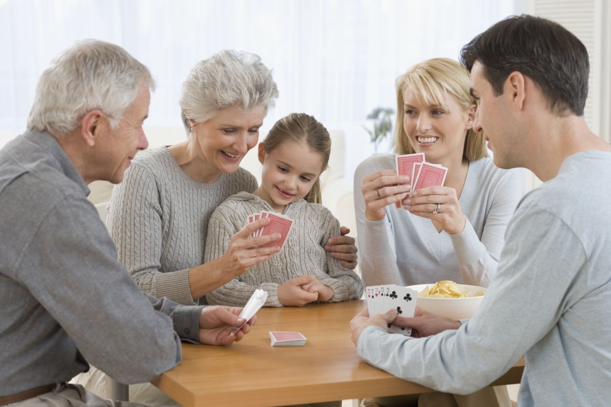 Rodina hraje karty