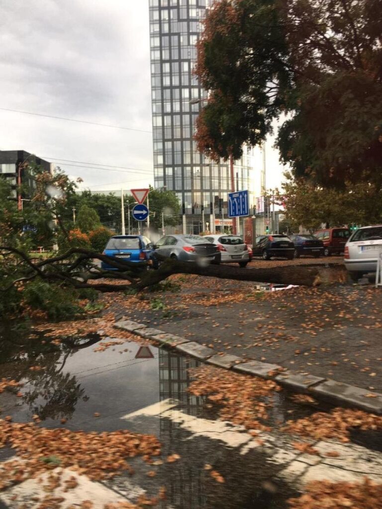 Včerajšia búrka v Bratislave, Zdroj: FB/Iris Kopcsayová